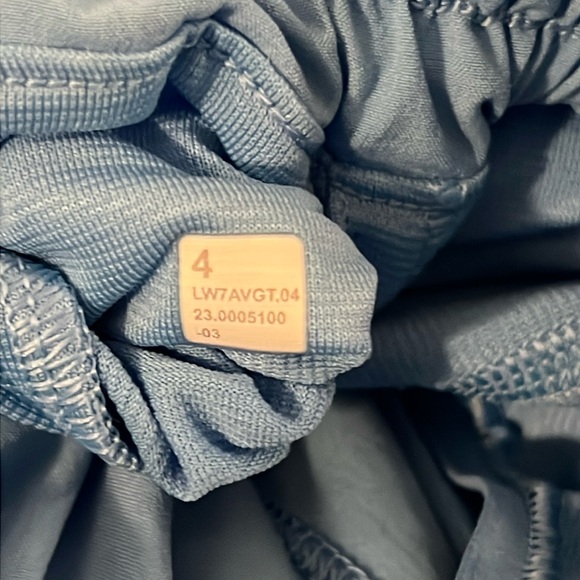 Lululemon Hotty Hot Short II *Long 4" *swift, color: Breezy size 4 in EUC. - Picture 4 of 14